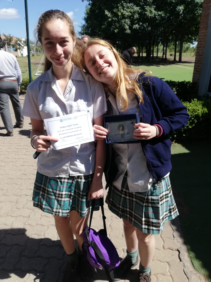 nietas_ de_emilio_colorada_Martina19_y_hermana_Delfi21_2021.jpeg